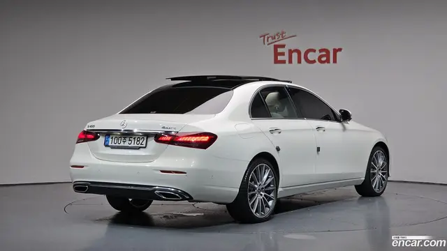 Main__Slider__Photo:E-Class Mercedes-Benz 2023.5-1