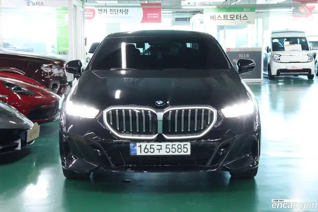 Main__Slider__Photo:5-Series BMW 2023.11-1