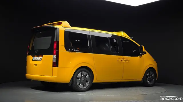 Main__Slider__Photo:Staria Hyundai 2023.1-1