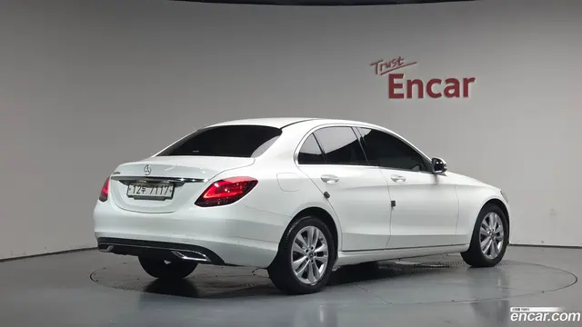 Main__Slider__Photo:C-Class Mercedes-Benz 2018.11-1