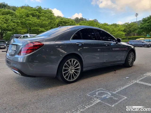 Main__Slider__Photo:S-Class Mercedes-Benz 2020.7-1