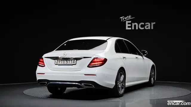 Main__Slider__Photo:E-Class Mercedes-Benz 2018.8-1