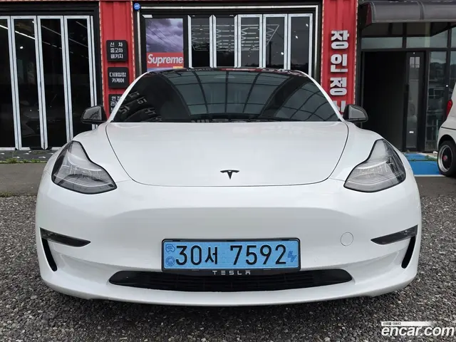 Main__Slider__Photo:Model 3 Tesla 2020.7-1