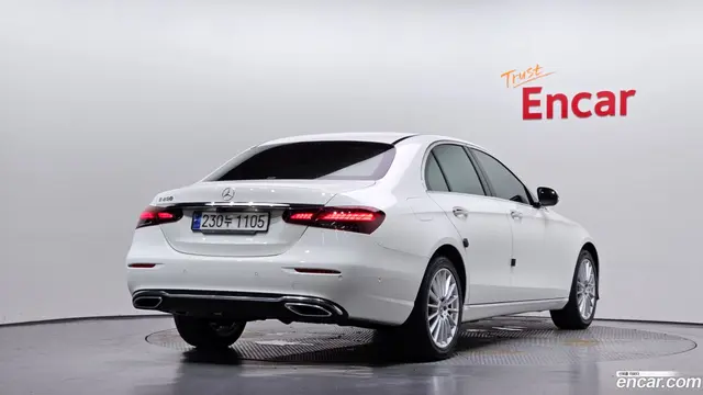 Main__Slider__Photo:E-Class Mercedes-Benz 2020.11-1