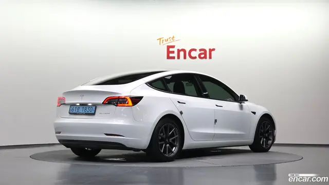 Main__Slider__Photo:Model 3 Tesla 2022.2-1
