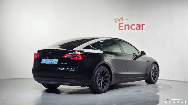 Main__Slider__Photo:Model 3 Tesla 2022.2-1