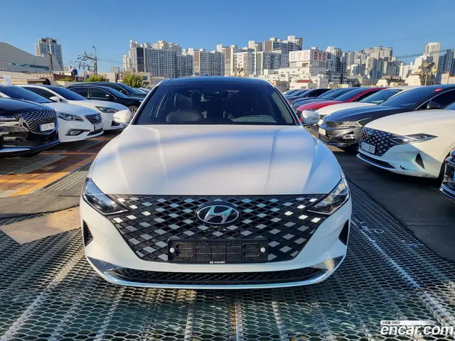Main__Slider__Photo:Grandeur Hyundai 2022.6-1
