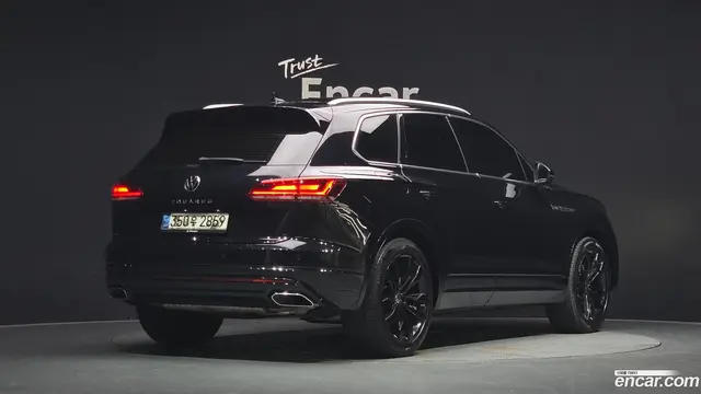 Main__Slider__Photo:Touareg Volkswagen 2021.0-1