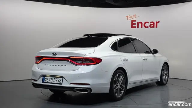 Main__Slider__Photo:Grandeur Hyundai 2019.4-1