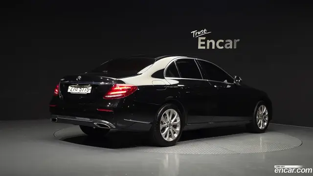 Main__Slider__Photo:E-Class Mercedes-Benz 2018.8-1
