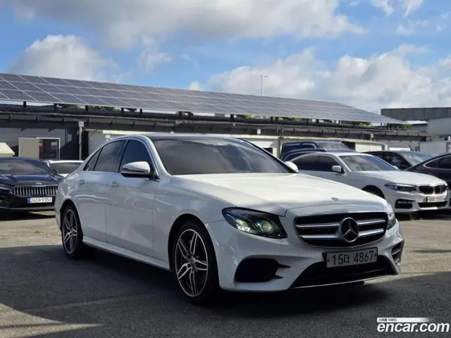 Main__Slider__Photo:E-Class Mercedes-Benz 2018.8-1