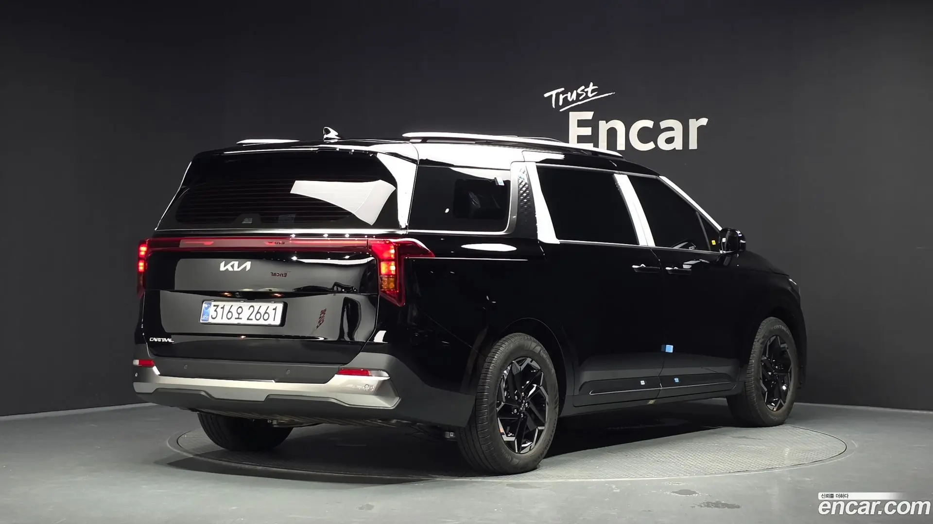 Main__Slider__Photo:Canival Kia 2025.7-1
