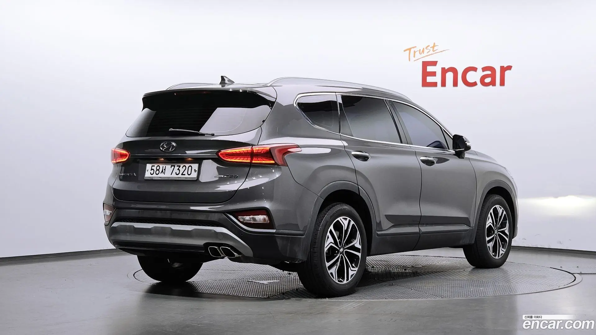 Main__Slider__Photo:Santafe Hyundai 2018.2-1