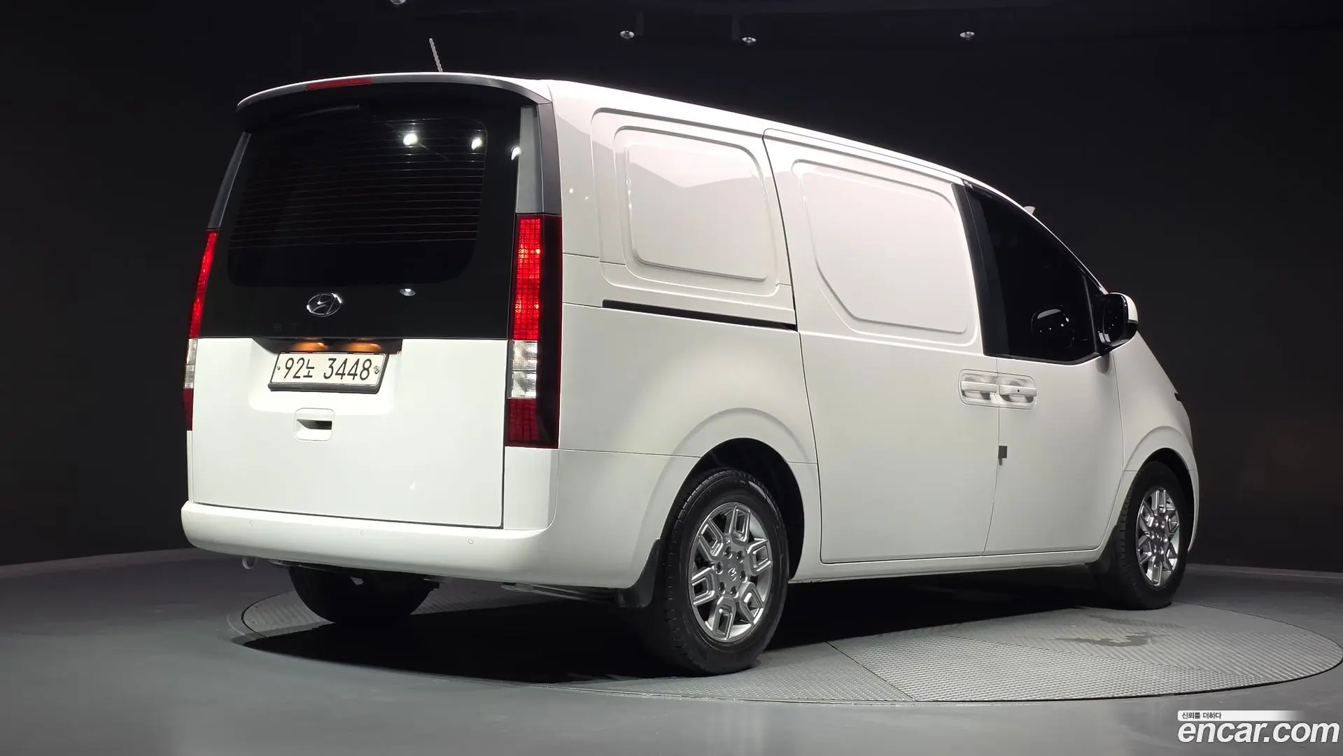 Main__Slider__Photo:Staria Hyundai 2021.8-1