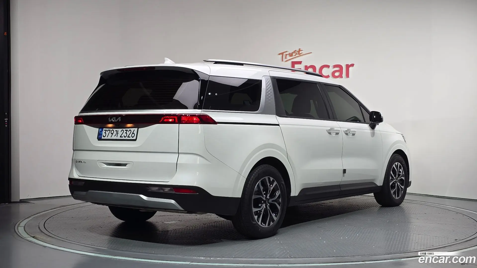Main__Slider__Photo:Canival Kia 2023.6-1