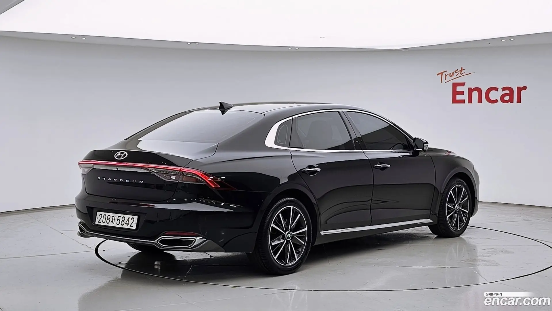 Main__Slider__Photo:Grandeur Hyundai 2021.5-1
