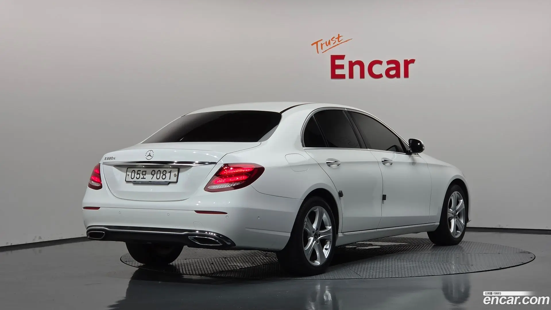 Main__Slider__Photo:E-Class Mercedes-Benz 2018.6-1