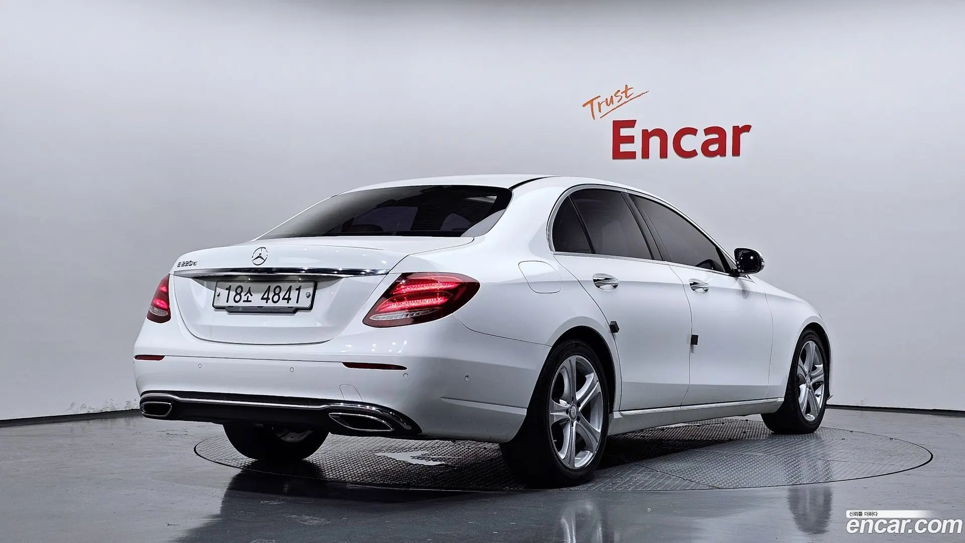 Main__Slider__Photo:E-Class Mercedes-Benz 2016.11-1