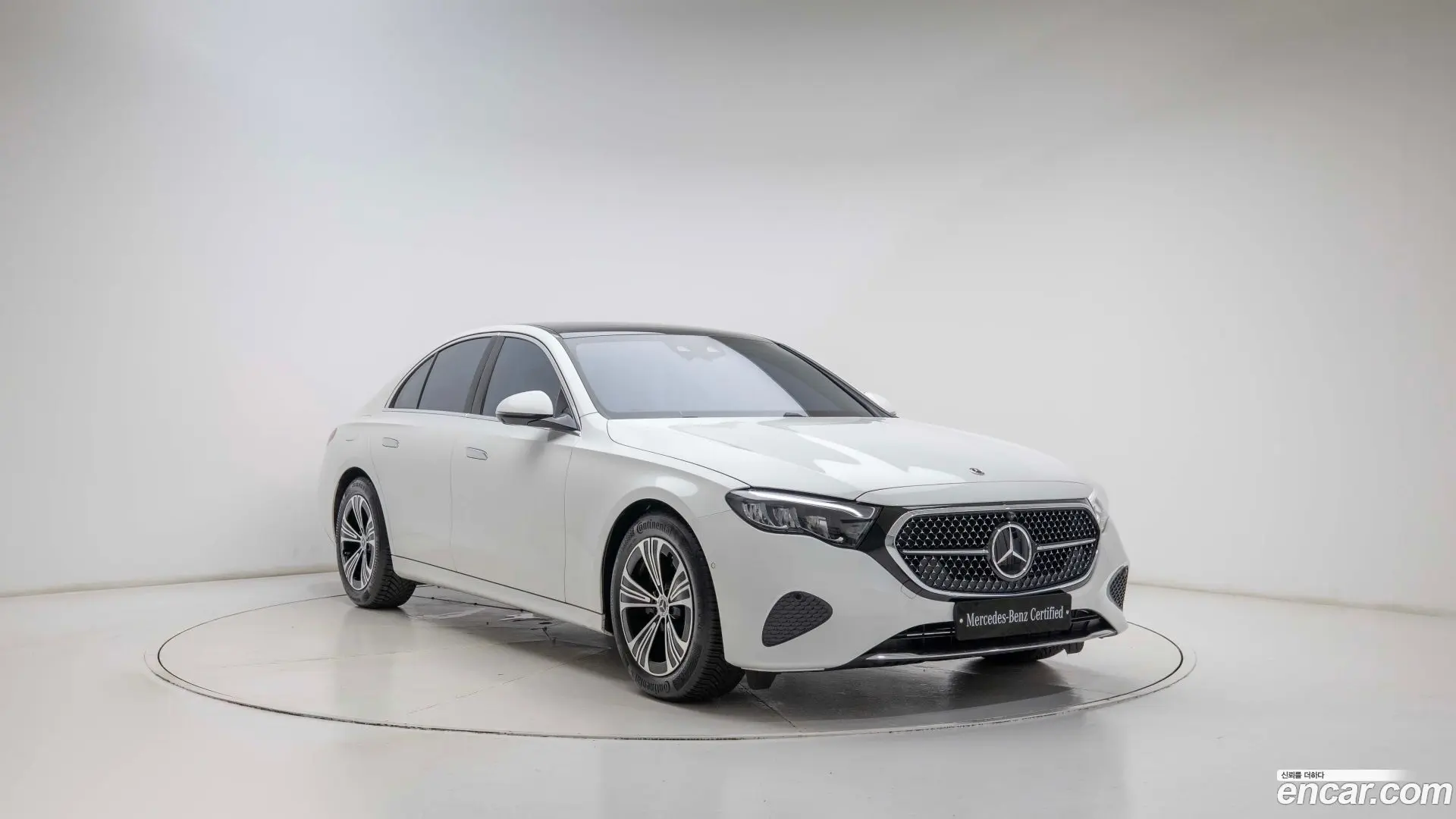 Main__Slider__Photo:E-Class Mercedes-Benz 2025.9-1