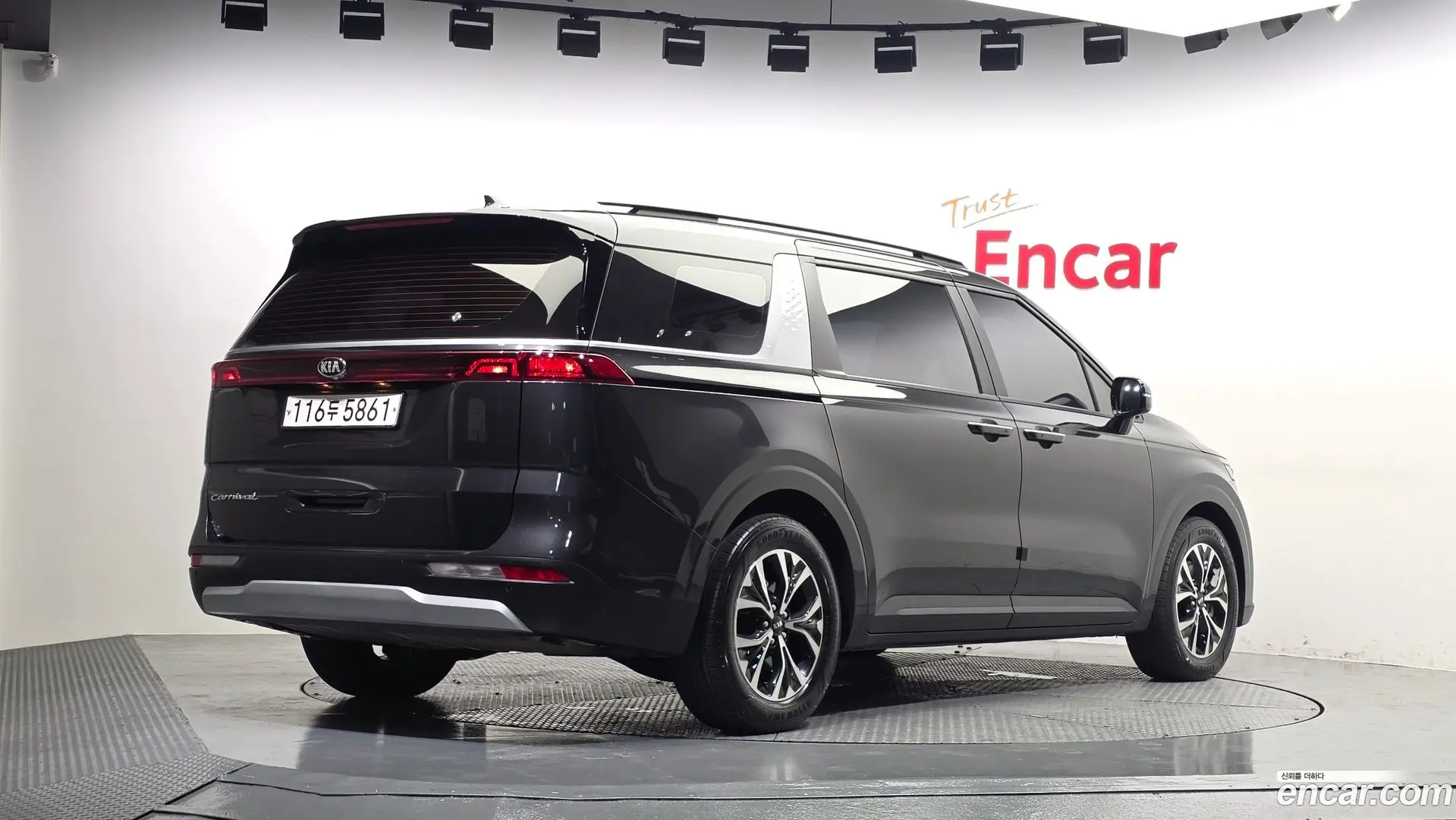 Main__Slider__Photo:Canival Kia 2021.5-1