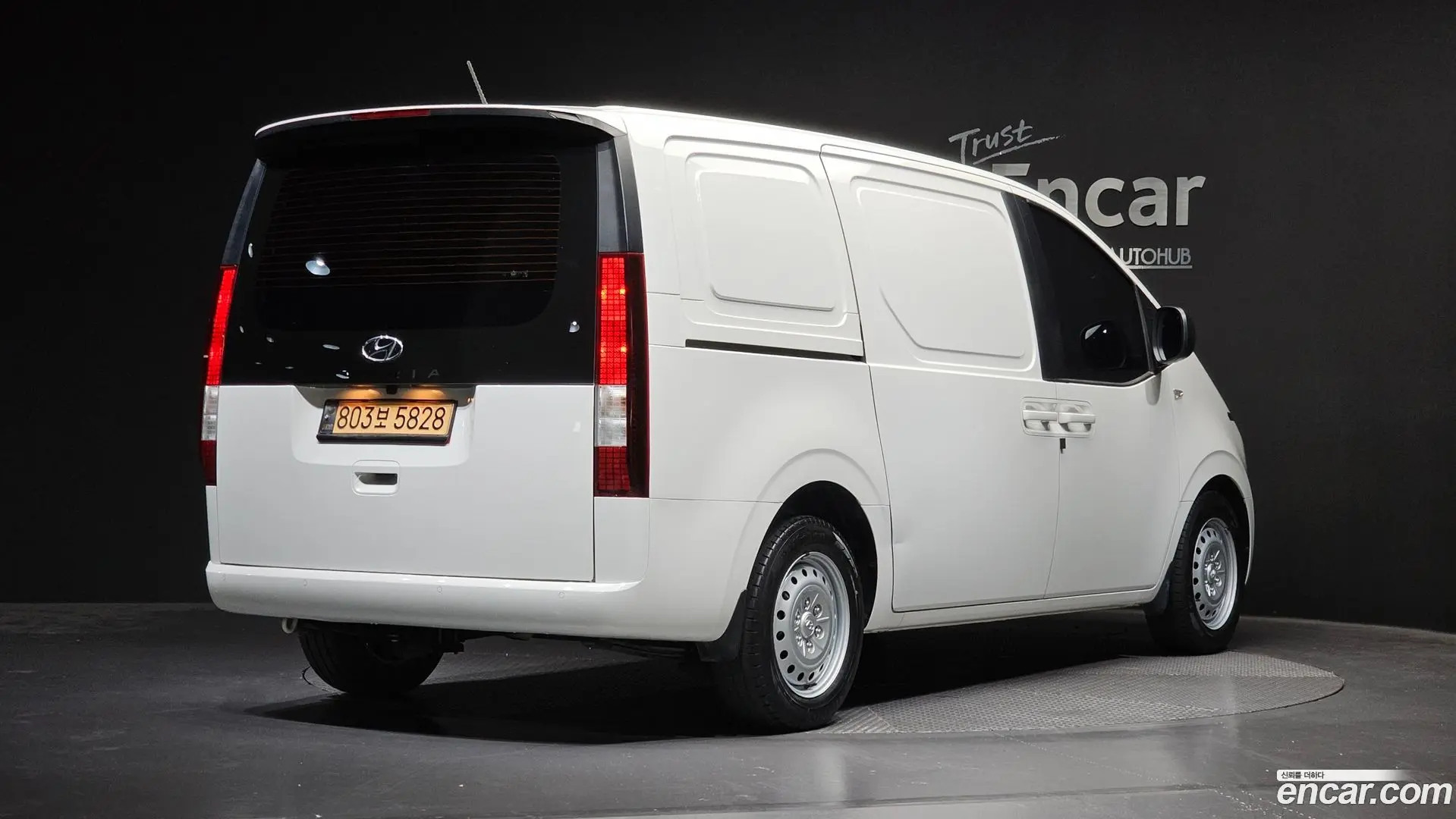 Main__Slider__Photo:Staria Hyundai 2022.4-1