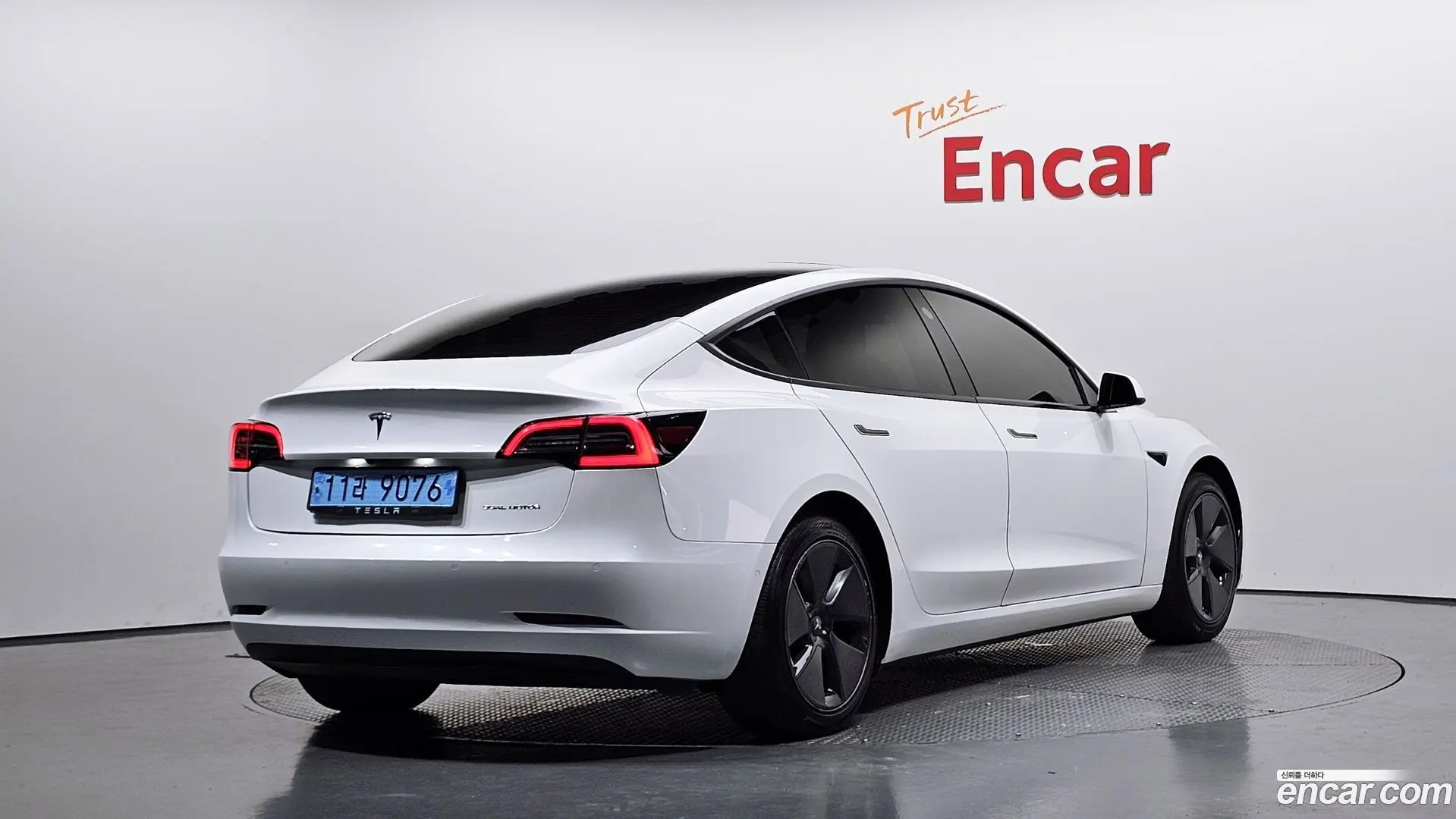 Main__Slider__Photo:Model 3 Tesla 2021.5-1