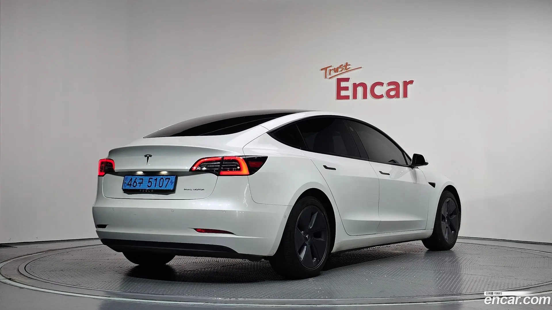 Main__Slider__Photo:Model 3 Tesla 2021.2-1