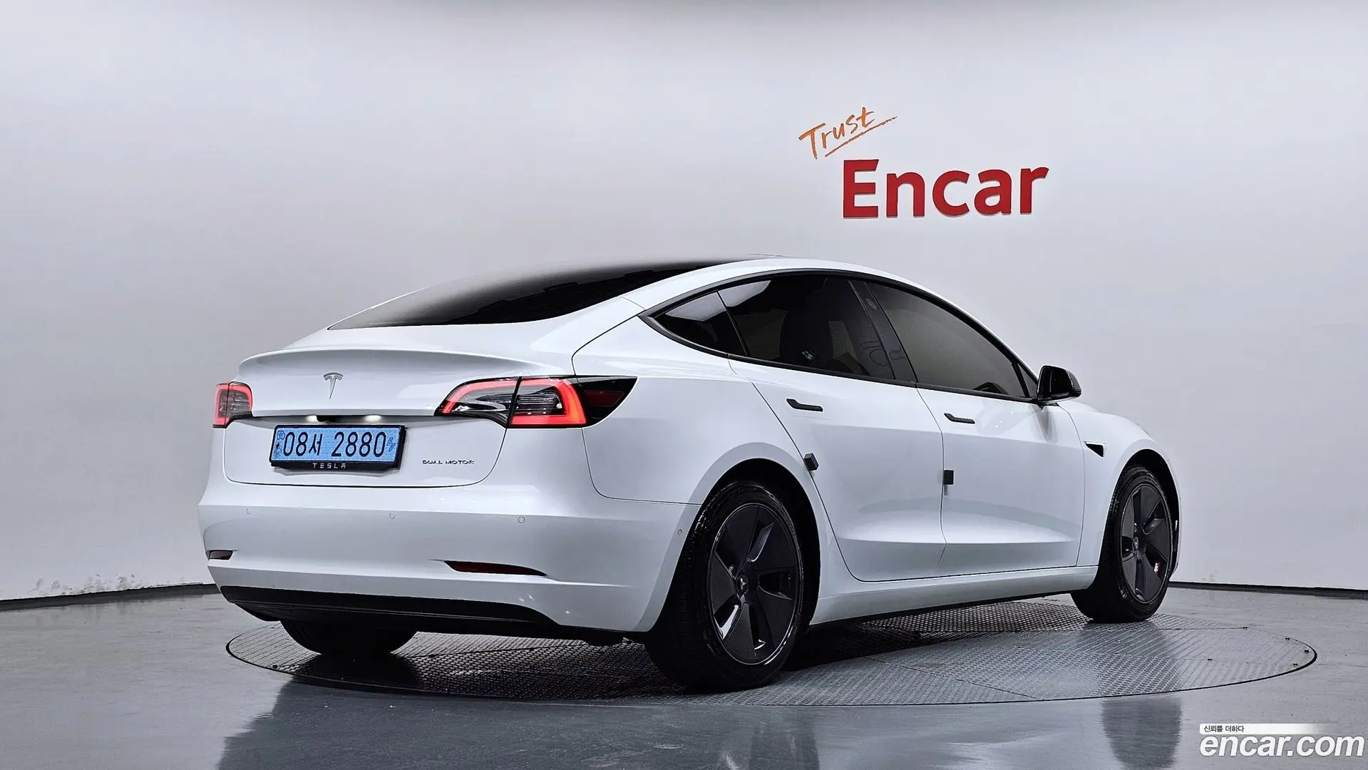 Main__Slider__Photo:Model 3 Tesla 2021.2-1
