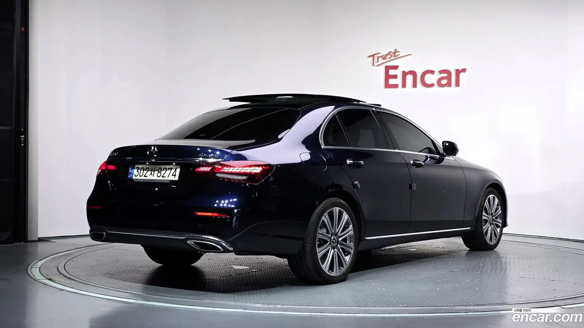 Main__Slider__Photo:E-Class Mercedes-Benz 2022.2-1