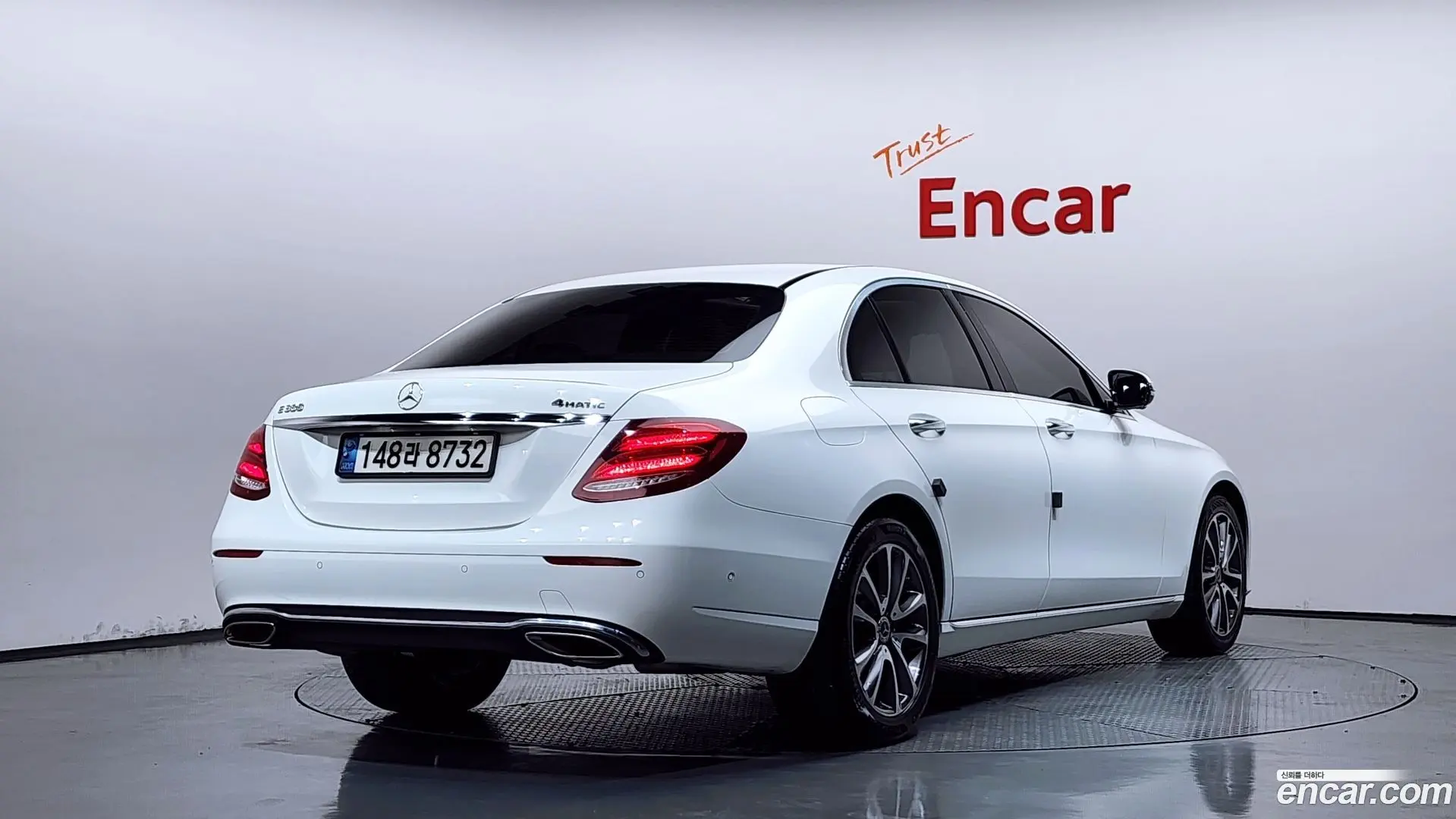 Main__Slider__Photo:E-Class Mercedes-Benz 2019.5-1