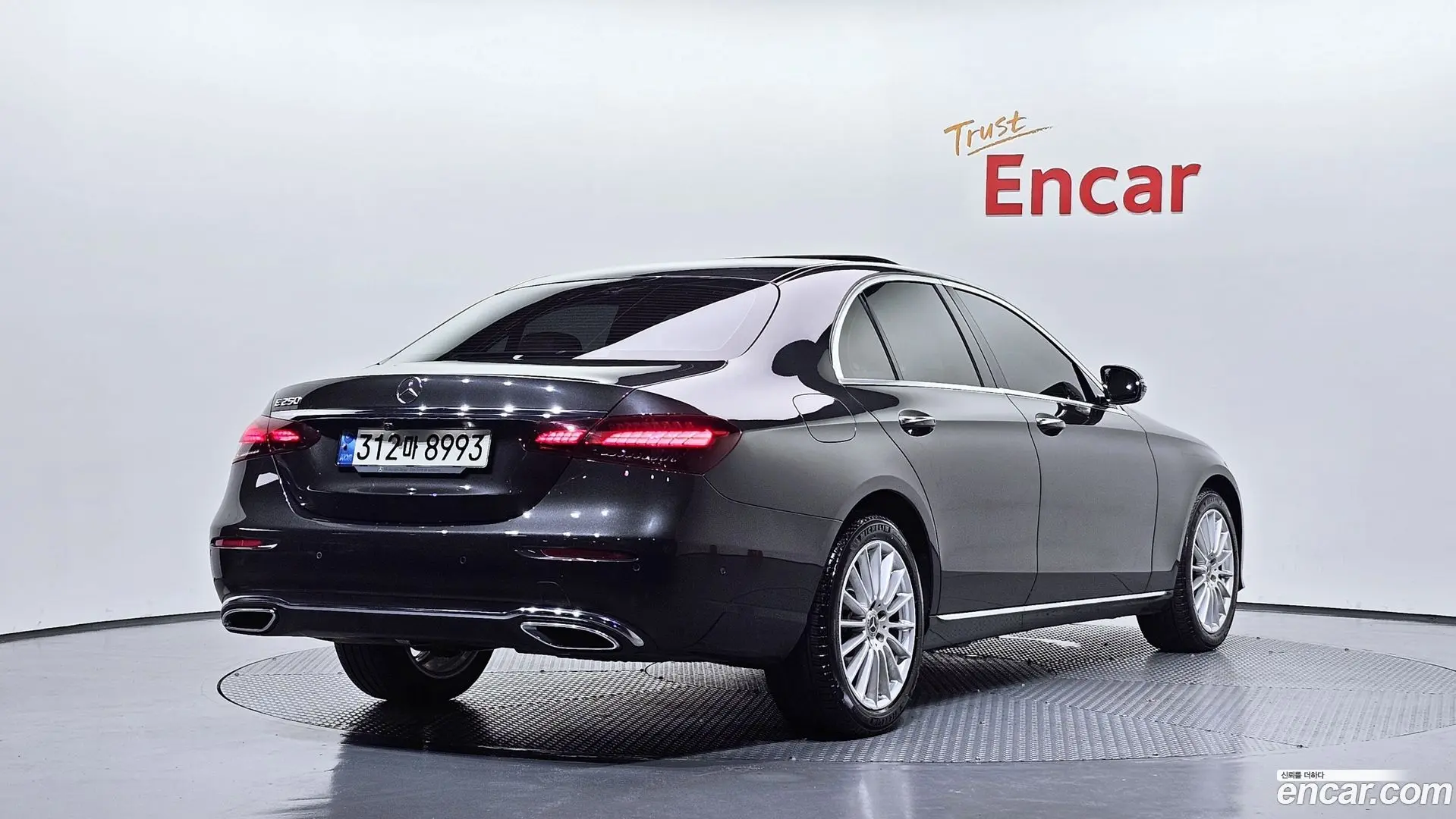Main__Slider__Photo:E-Class Mercedes-Benz 2021.6-1