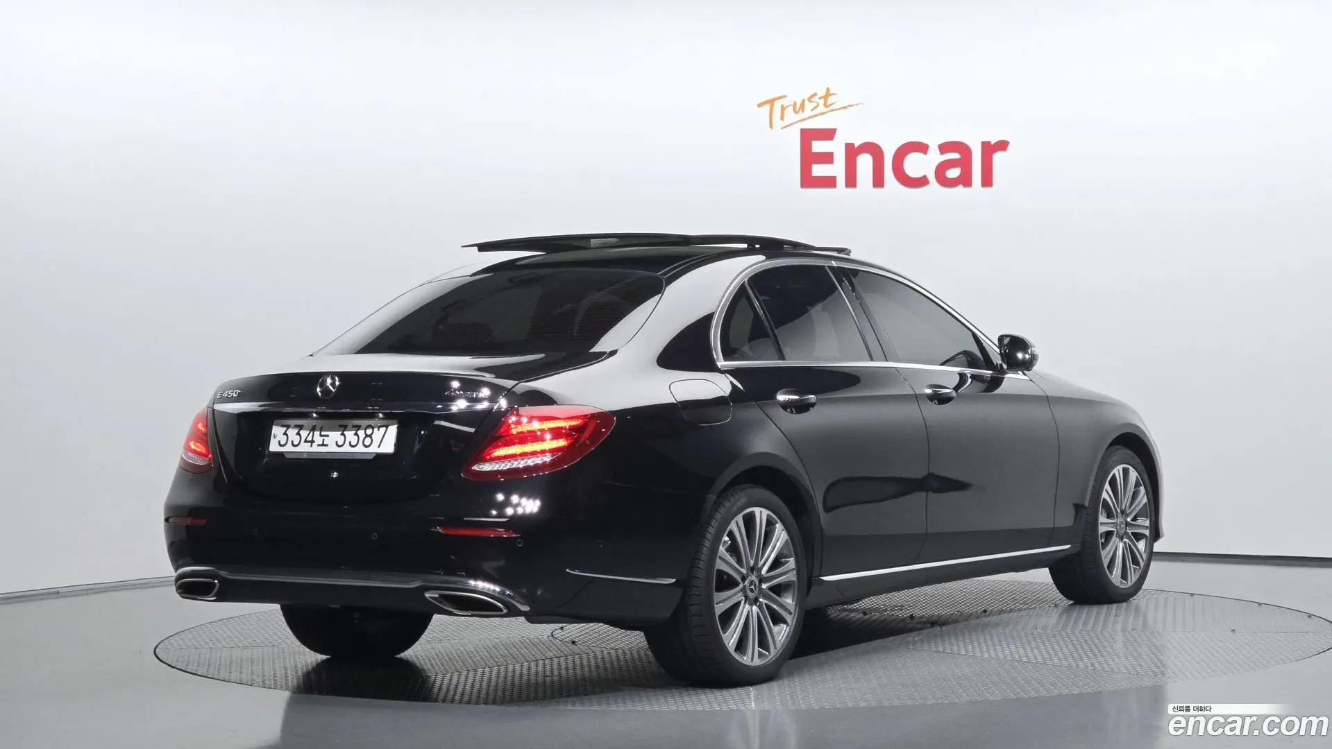 Main__Slider__Photo:E-Class Mercedes-Benz 2019.6-1