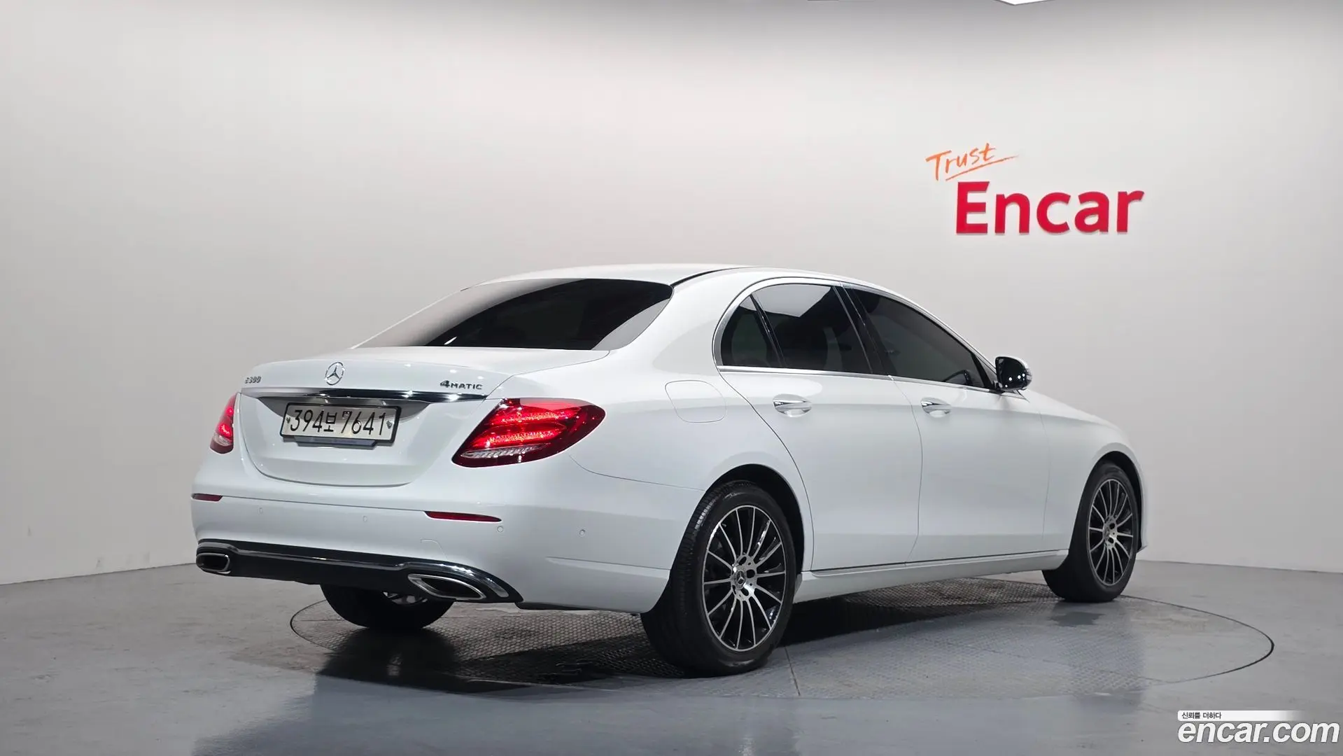 Main__Slider__Photo:E-Class Mercedes-Benz 2017.10-1