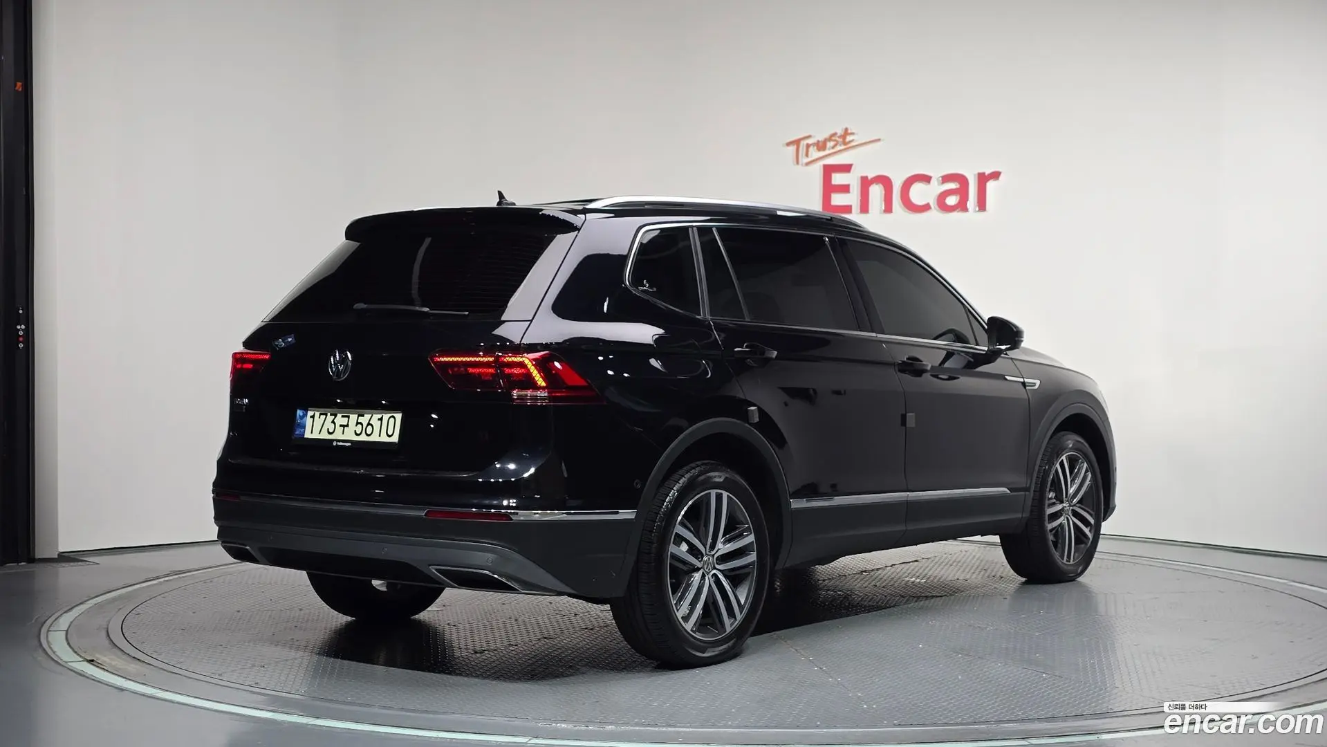 Main__Slider__Photo:Tiguan Volkswagen 2020.11-1