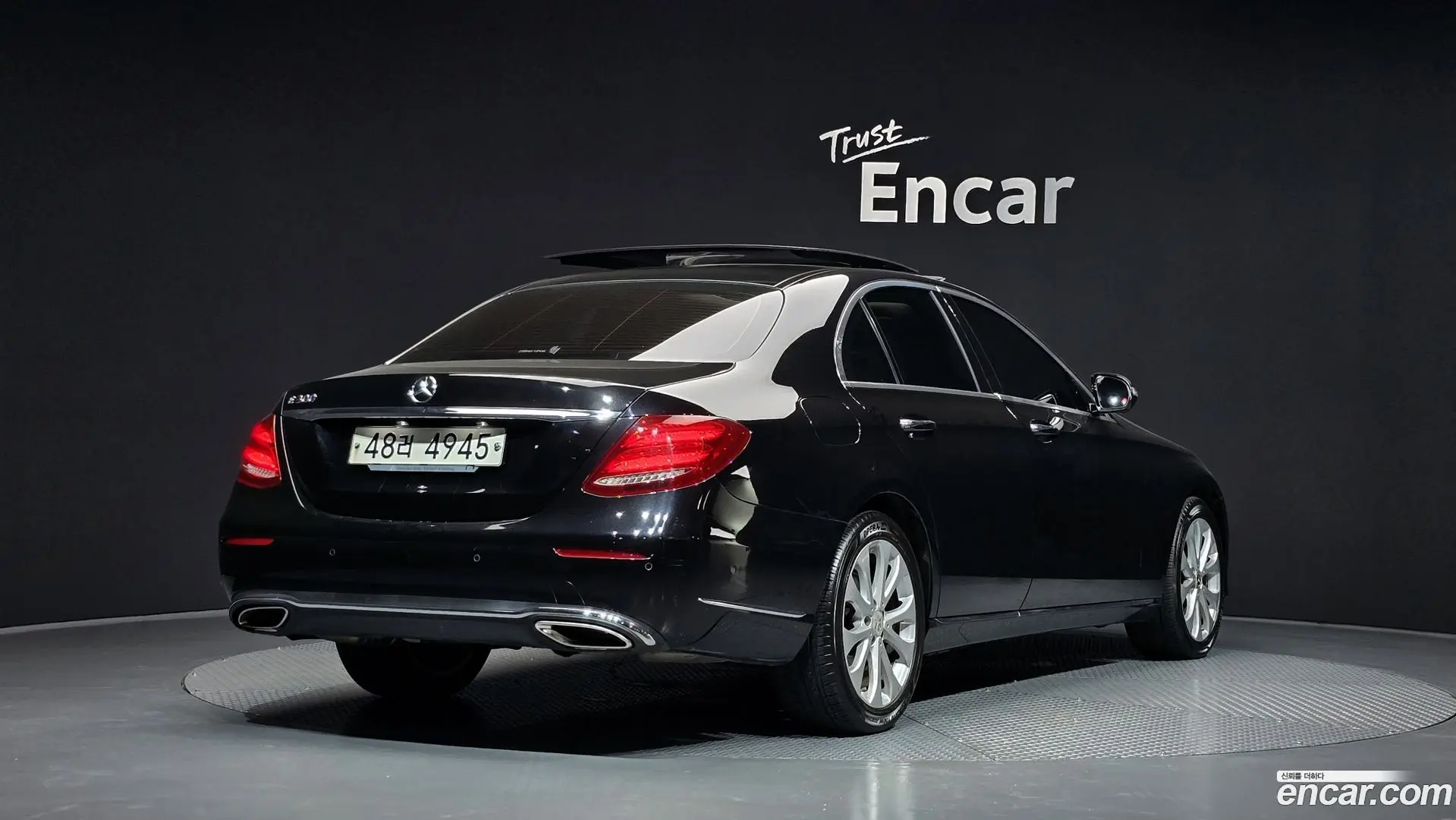 Main__Slider__Photo:E-Class Mercedes-Benz 2019.3-1