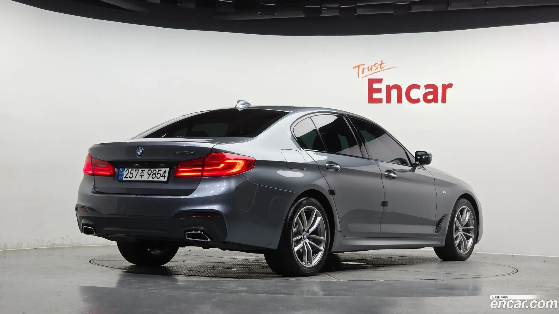 Main__Slider__Photo:5-Series BMW 2017.2-1