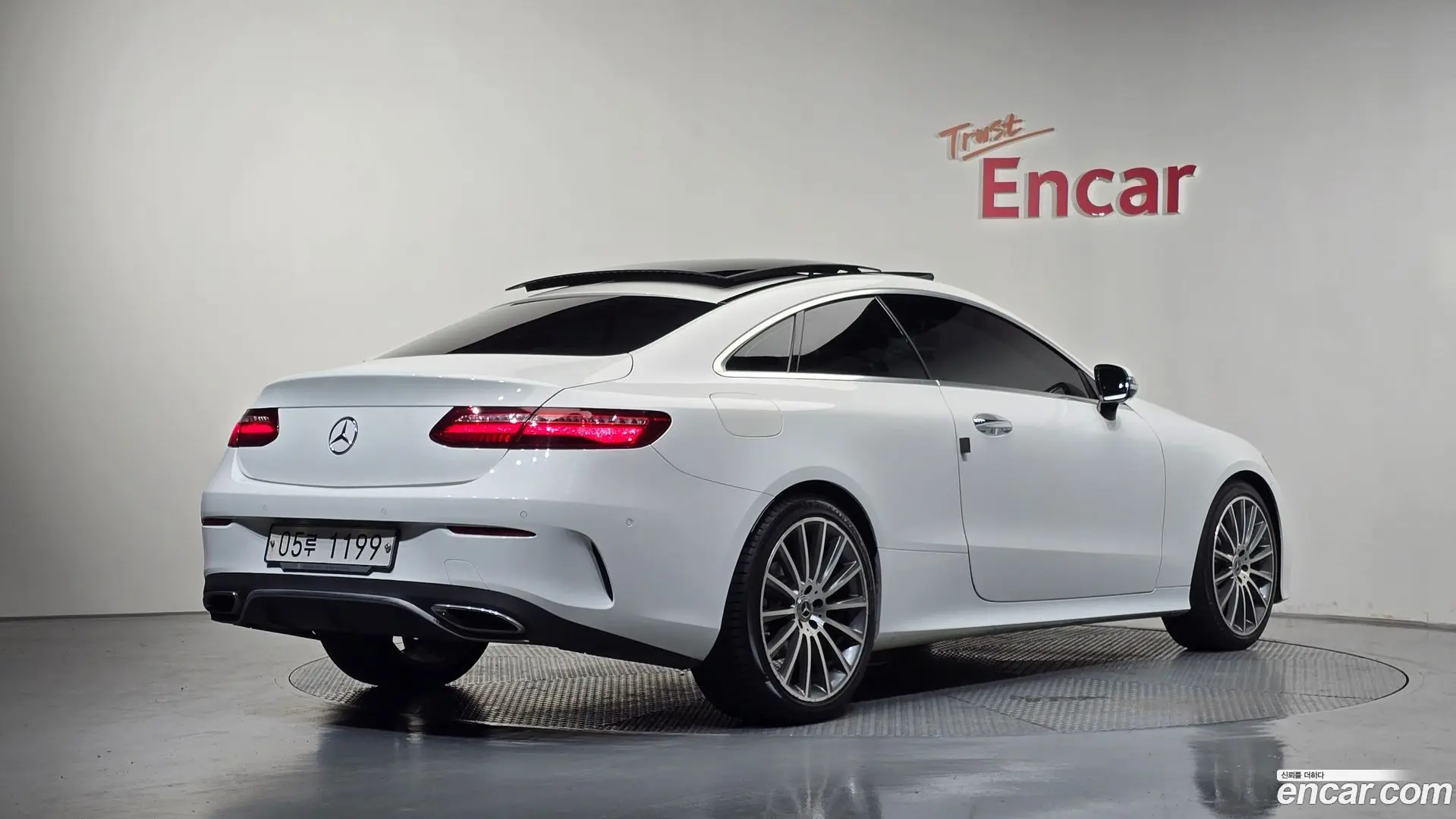 Main__Slider__Photo:E-Class Mercedes-Benz 2017.7-1