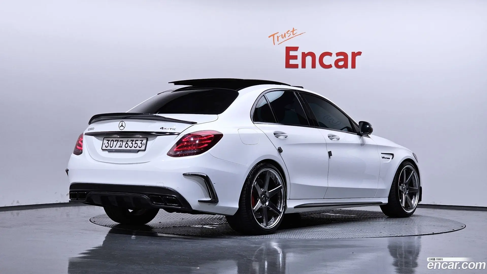 Main__Slider__Photo:C-Class Mercedes-Benz 2017.4-1