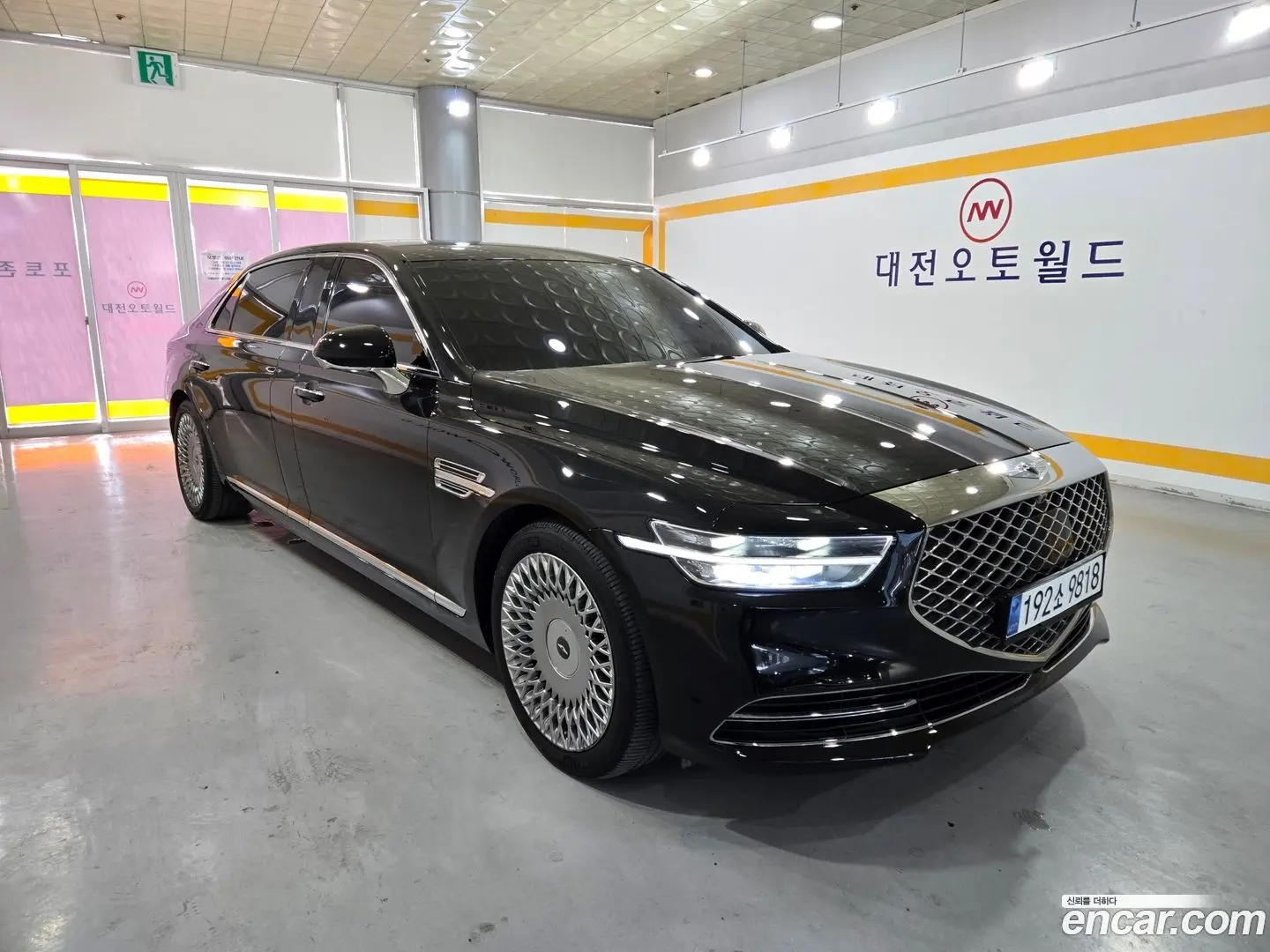 Main__Slider__Photo:G90 Genesis 2019.4-1