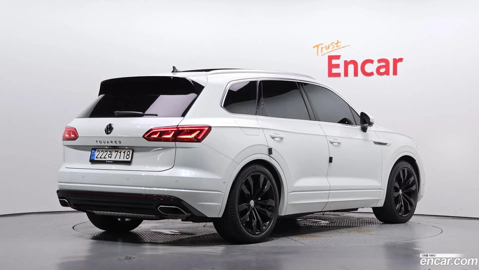 Main__Slider__Photo:Touareg Volkswagen 2023.11-1