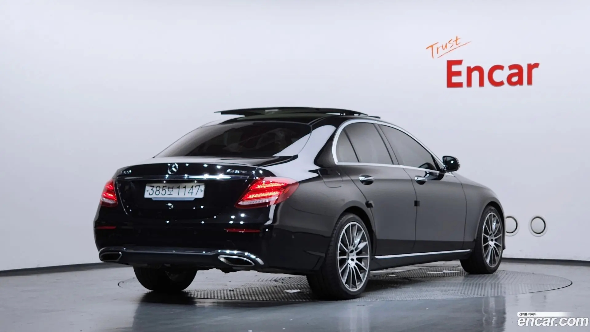 Main__Slider__Photo:E-Class Mercedes-Benz 2019.8-1