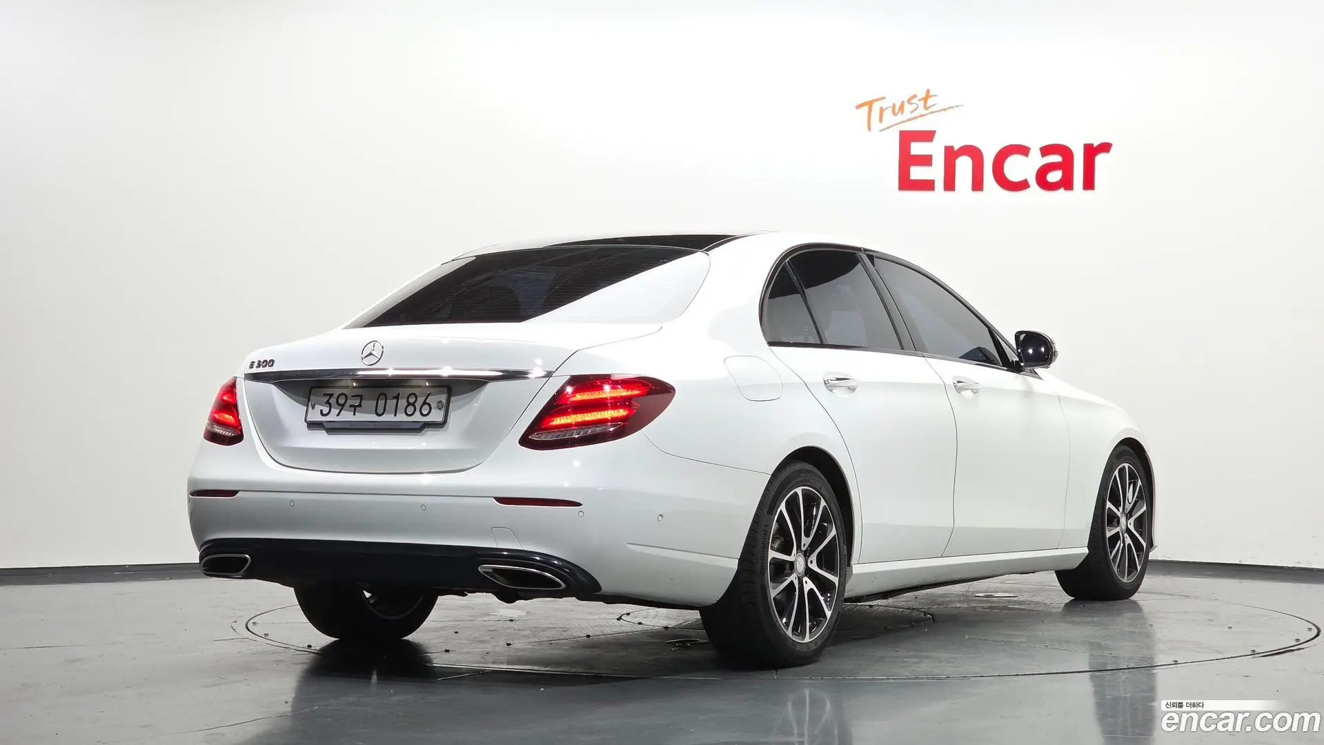 Main__Slider__Photo:E-Class Mercedes-Benz 2016.7-1