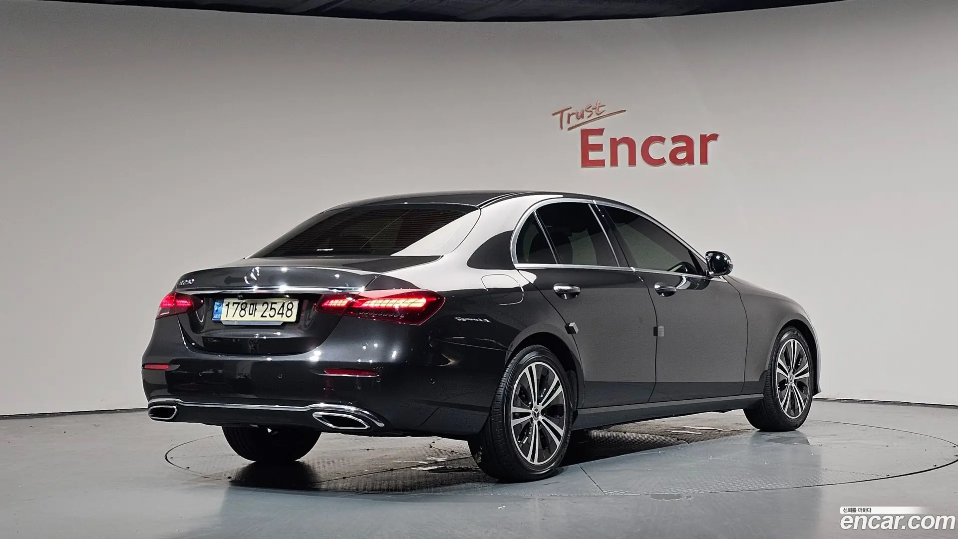 Main__Slider__Photo:E-Class Mercedes-Benz 2021.4-1