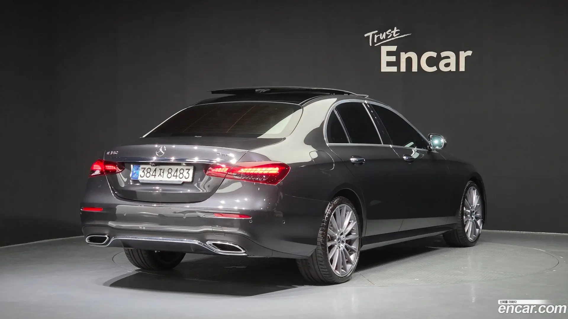Main__Slider__Photo:E-Class Mercedes-Benz 2021.9-1