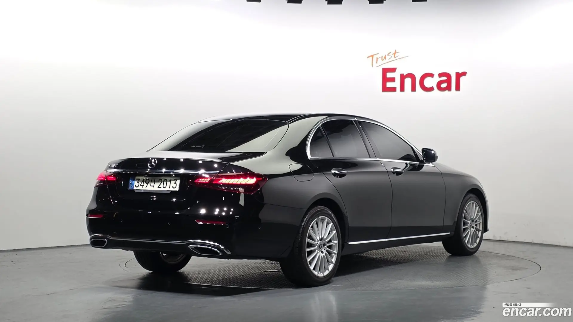 Main__Slider__Photo:E-Class Mercedes-Benz 2021.7-1