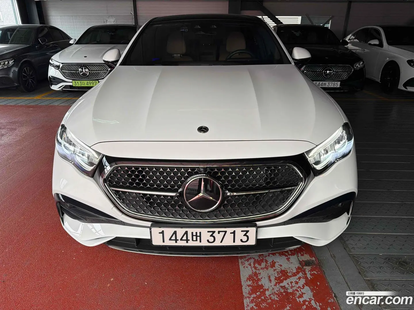 Main__Slider__Photo:E-Class Mercedes-Benz 2025.8-1