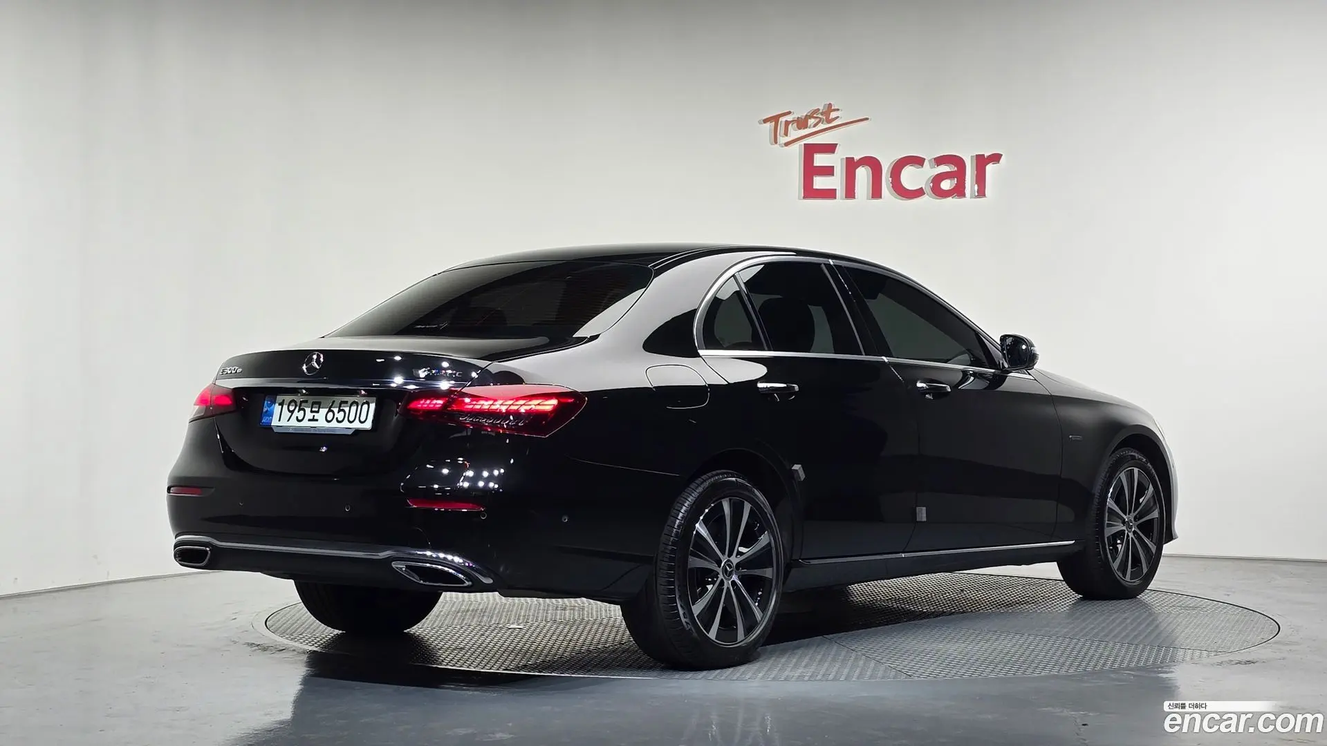 Main__Slider__Photo:E-Class Mercedes-Benz 2021.7-1