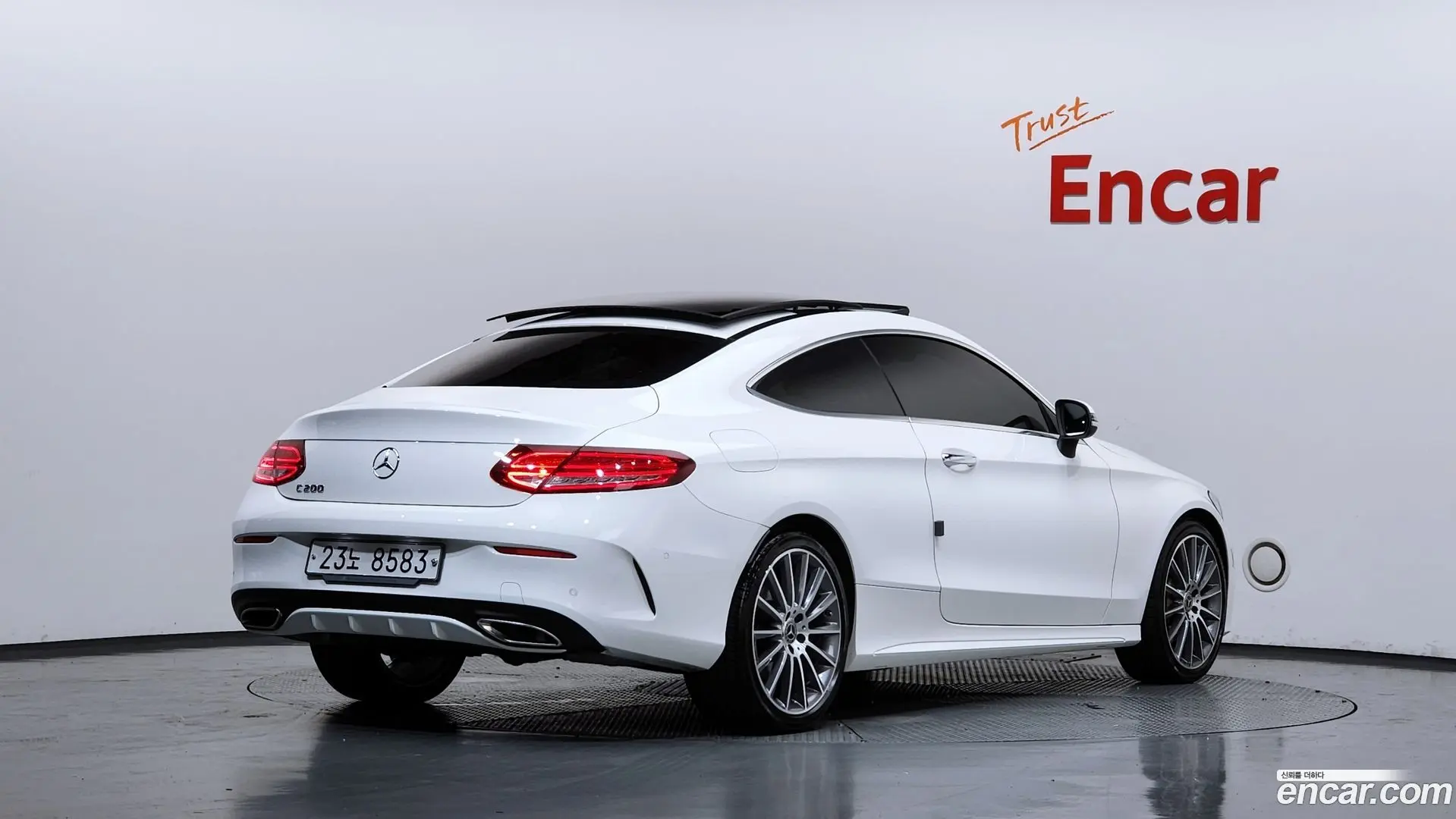 Main__Slider__Photo:C-Class Mercedes-Benz 2018.4-1