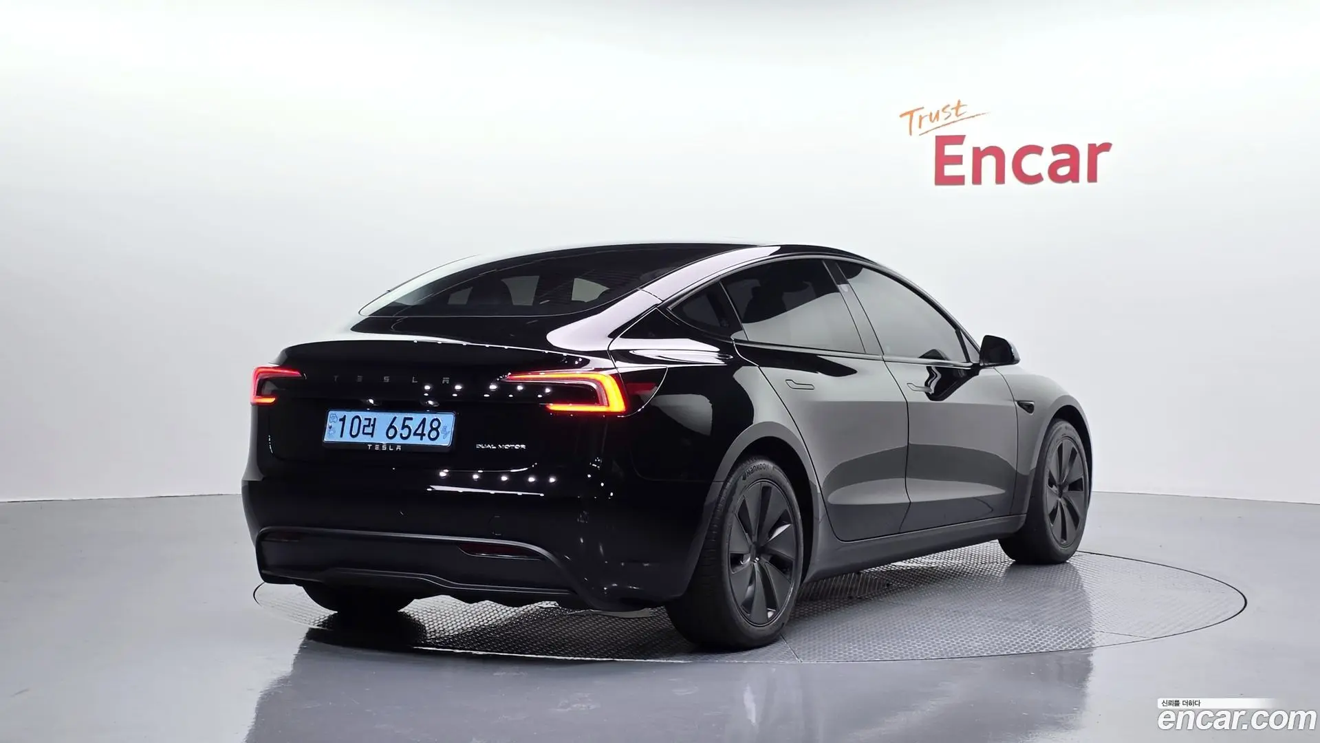 Main__Slider__Photo:Model 3 Tesla 2024.4-1