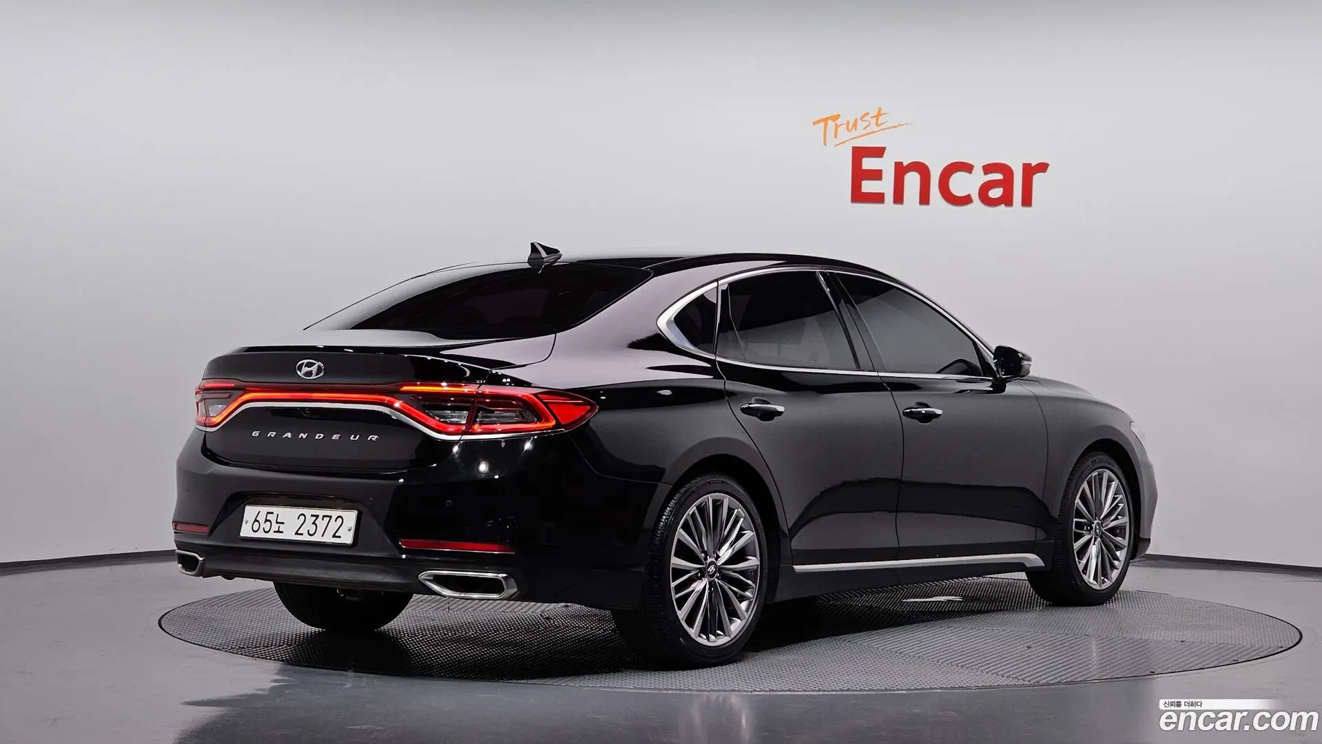 Main__Slider__Photo:Grandeur Hyundai 2017.5-1